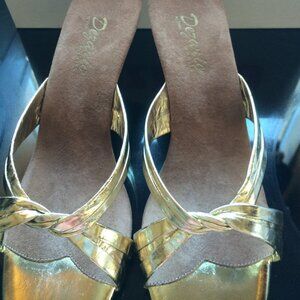 New Dezario Daisy Gold Retro Heels - literally from the 70's/80's!
